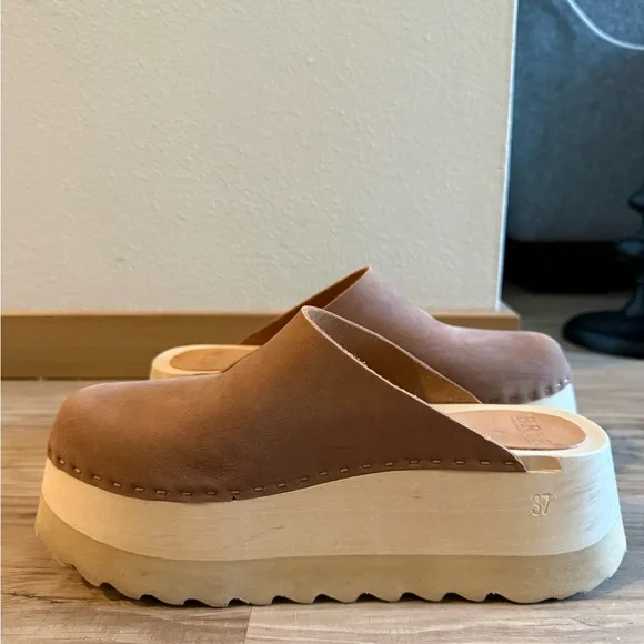 BRYR Chonk Clog in Adobe Nubuck - Picture 3 of 7